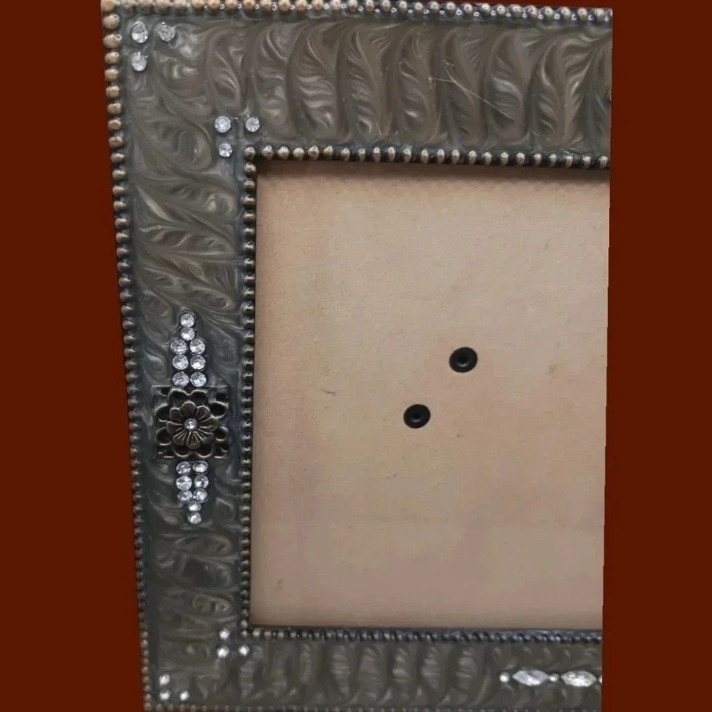 Picture frame with rhinestone